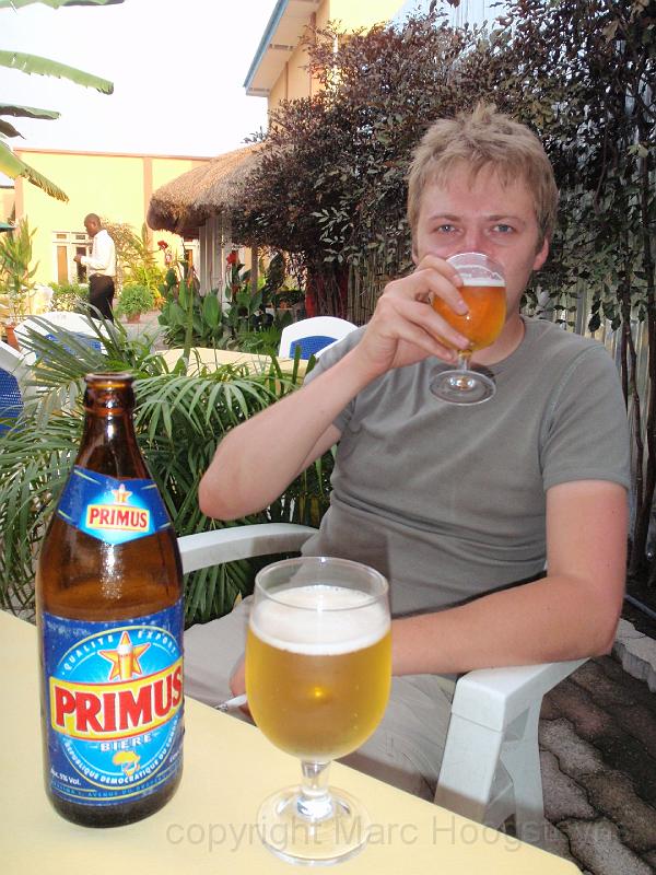 16 Having a cold beer with my friend Serge Hansen on a Kinshasa terasse.....jpg